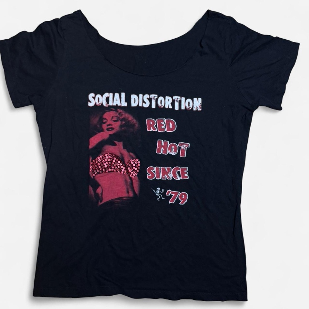 Social Distortion vintage band tee sequence